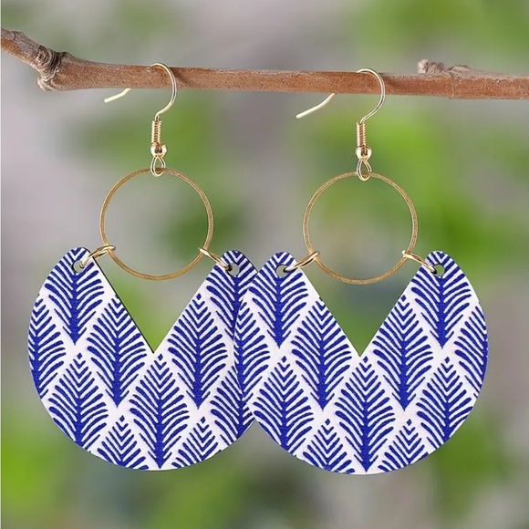 Fashion Jewelry Jewelry - Blue Leaf Pattern Wood Dangle Earrings